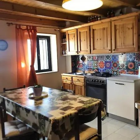 Borgoletto Apartment *